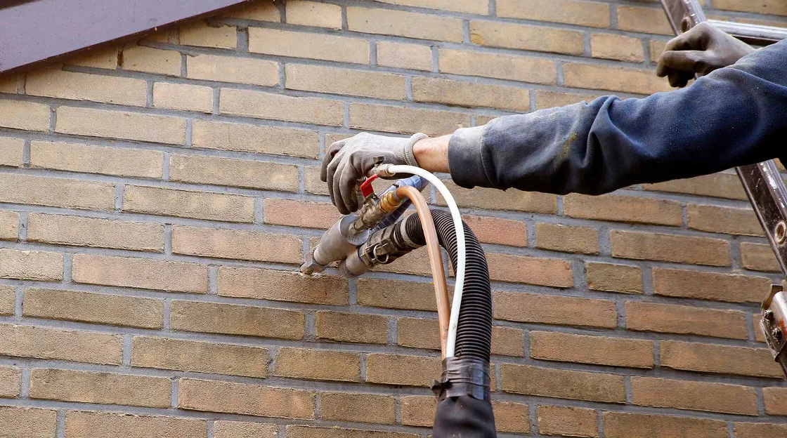 injecting cavity wall insulation